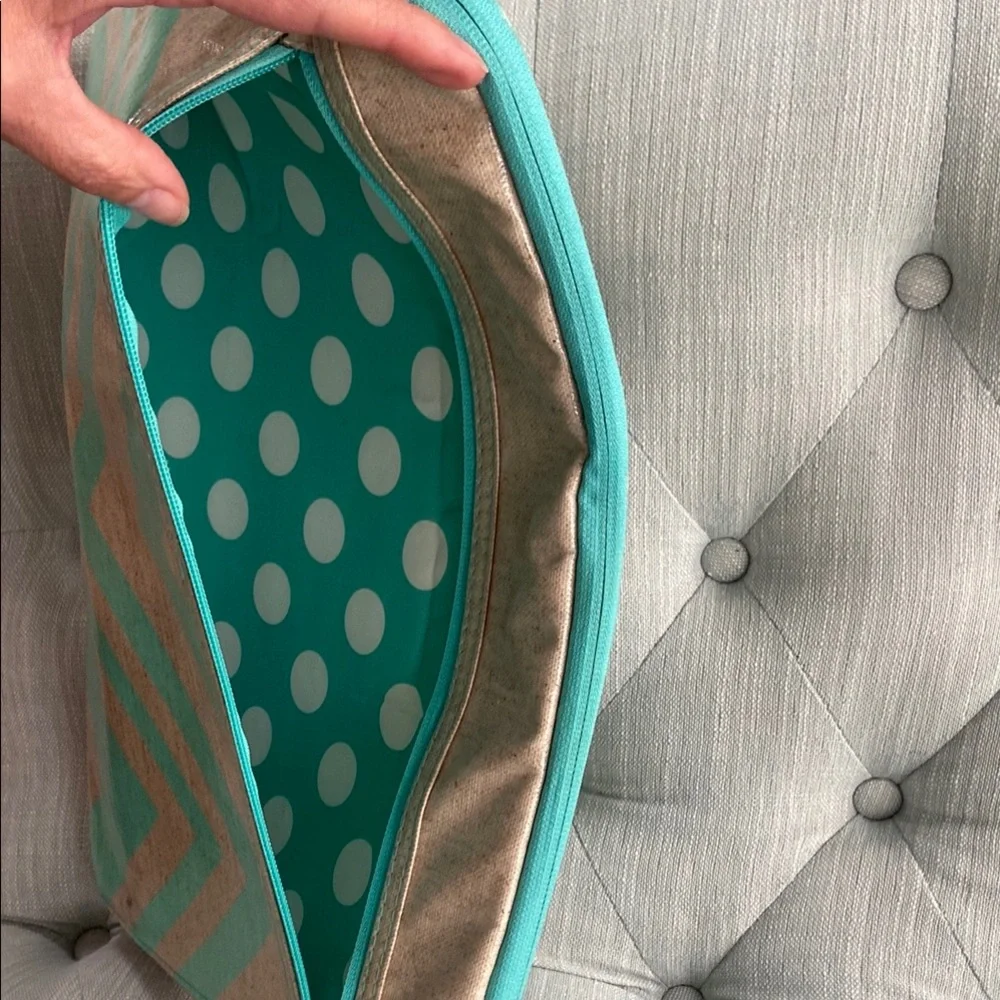 Chevron Patterned Laptop/Tablet Sleeve in great condition.